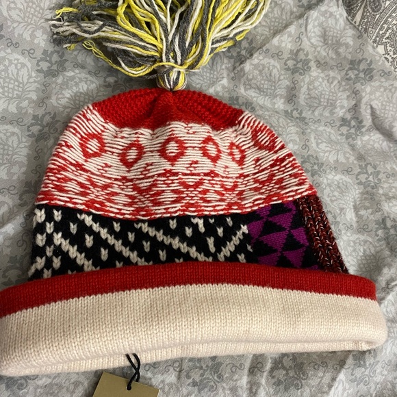 Burberry London Multi-Color Mixed Fairisle Beanie BNWT - Picture 3 of 6